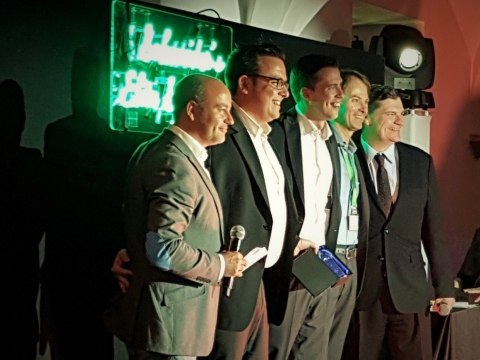Lors de la remise du prix 'Partner Elite 2017', étaient présents ( de gauche à droite sur la photo) : Olivier Boynard, Strategic Segment Manager – Europe & France Operations- IT Division - Schneider Electric, Jérôme Wagner, Head of Secure & Efficient Electrical Energy - CEL, Kenny Mertens, Channel Account Manager – Belgium & Luxembourg - IT Division- Schneider Electric, Carlo Nies, Sales Director - Partner - CEL, Robert McKernan, Senior Vice President IT – Europe Region & Global Channel - IT Division - Sch